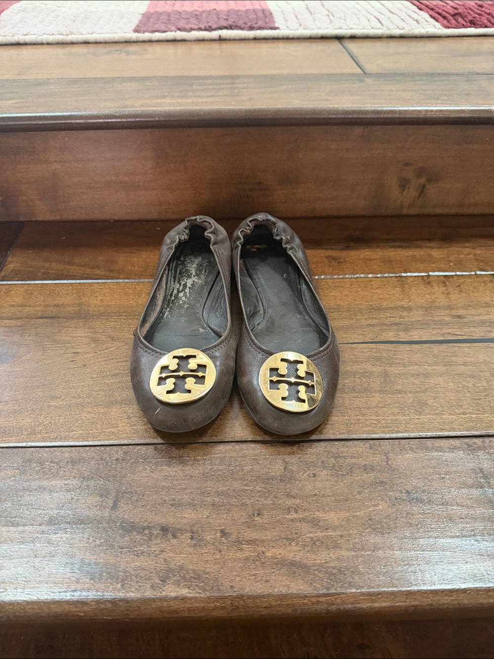Tory Burch Brown Leather Logo Round-Toe Ballet Flats with Gold Emblem Vintage